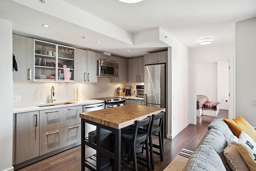 501 983 E Hastings Street