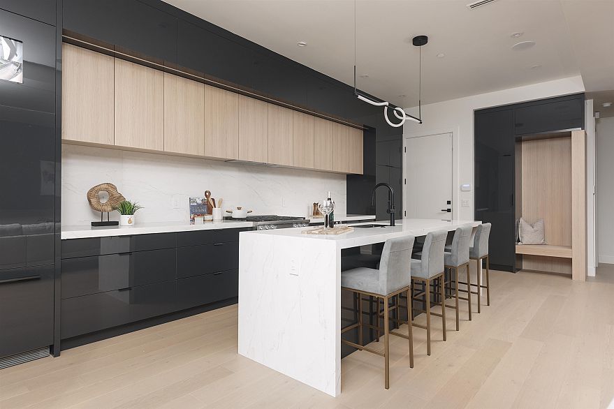 2 3232 W 38th Avenue