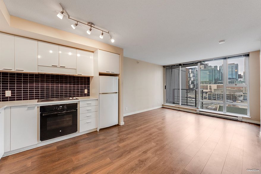 1209 131 Regiment Square