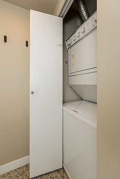 301 583 Beach Crescent