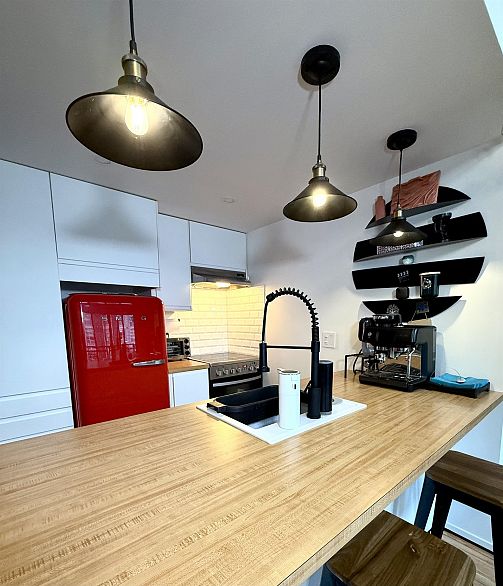 612 22 E Cordova Street