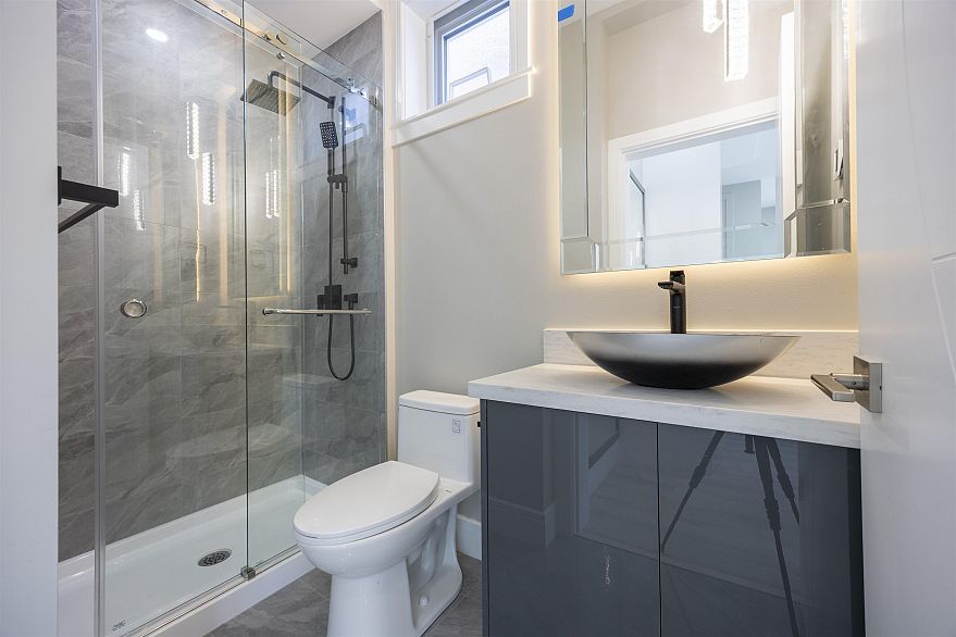 2 5808 Lanark Street