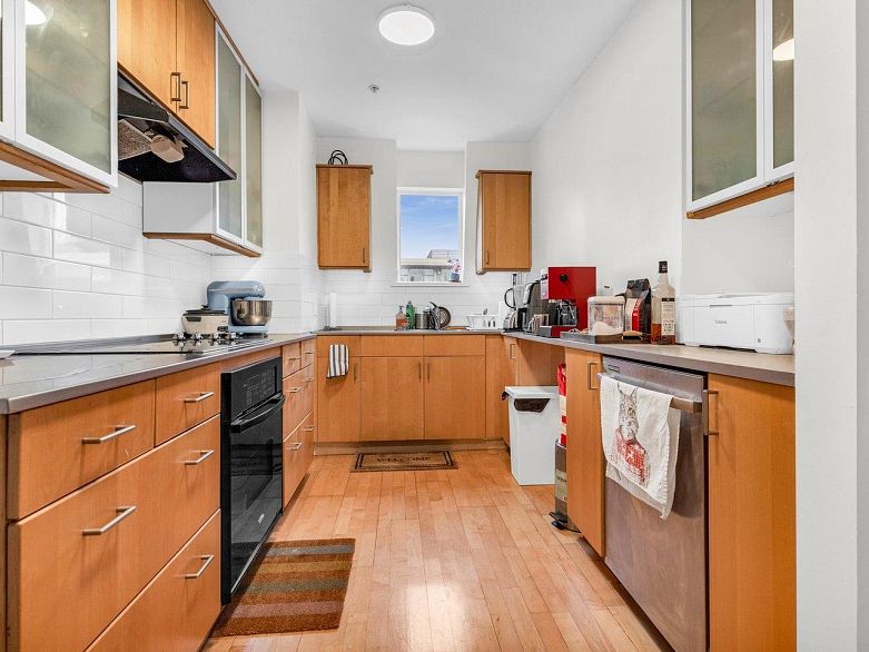 102 3349 Dunbar Street