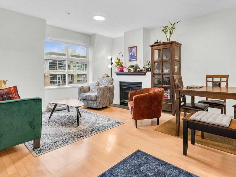 102 3349 Dunbar Street