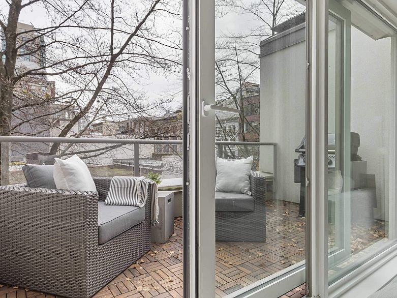 302 1323 Homer Street