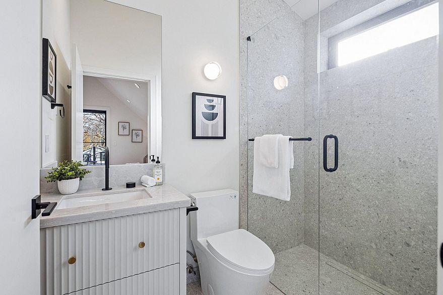 1 3036 W 13th Avenue