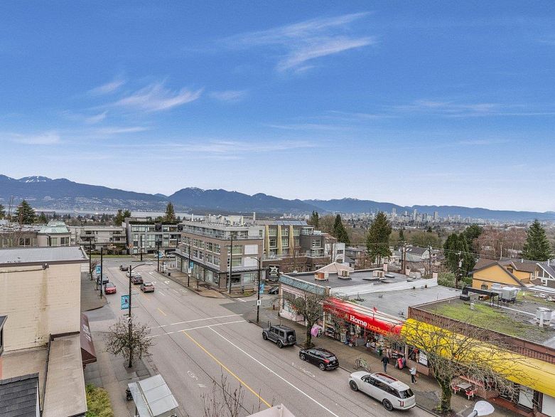 102 3349 Dunbar Street