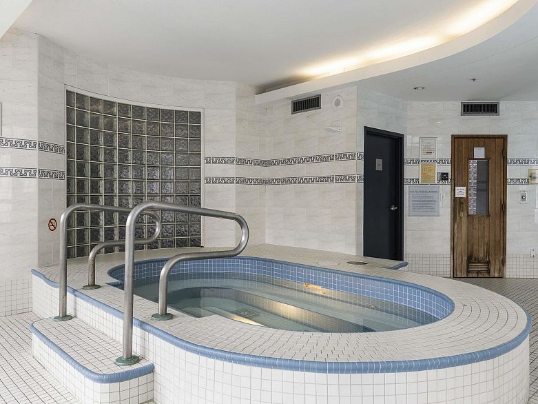 302 1323 Homer Street