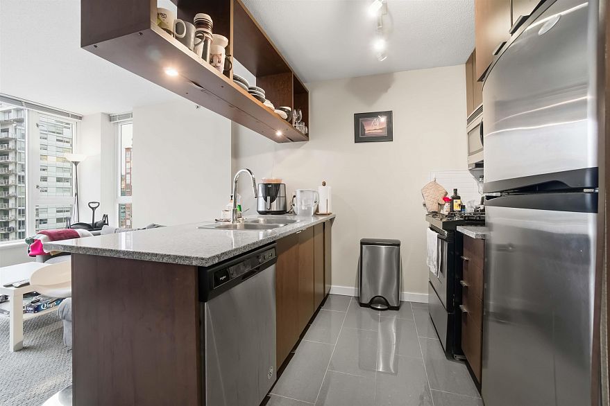 1701 1001 Richards Street