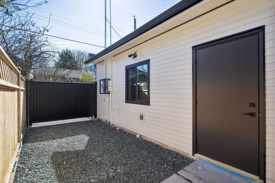 1 3036 W 13th Avenue