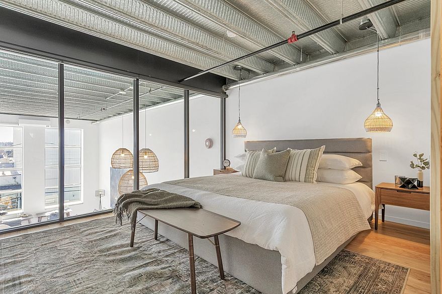 215 1220 E Pender Street