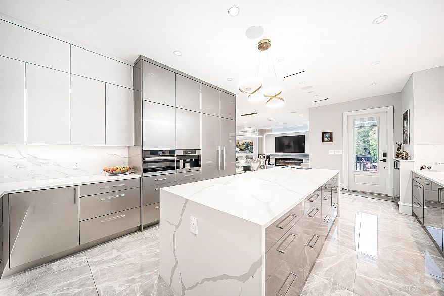 1 4085 W 41st Avenue