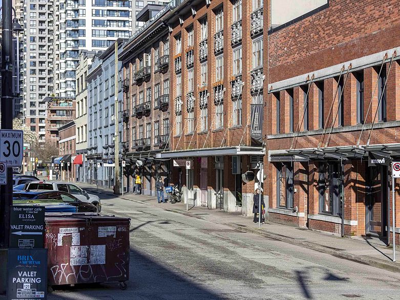 302 1323 Homer Street