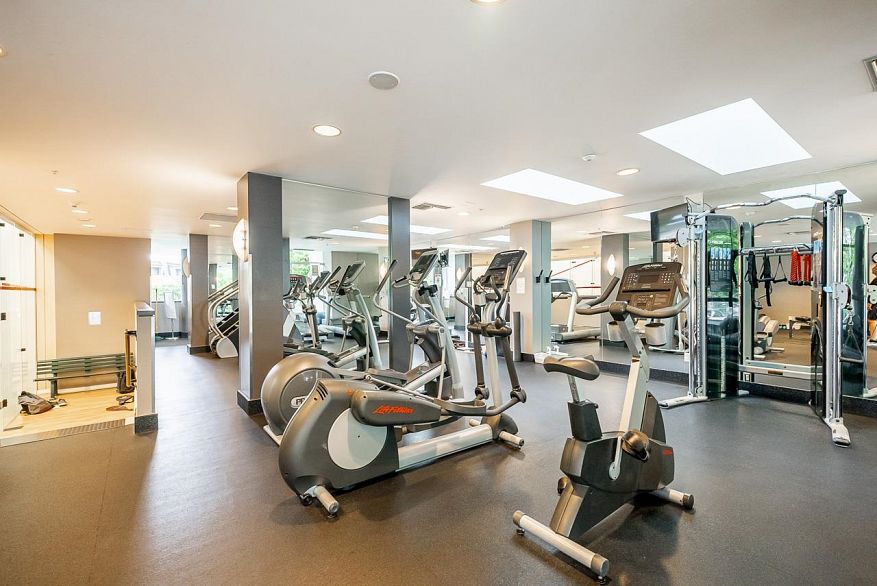 301 583 Beach Crescent