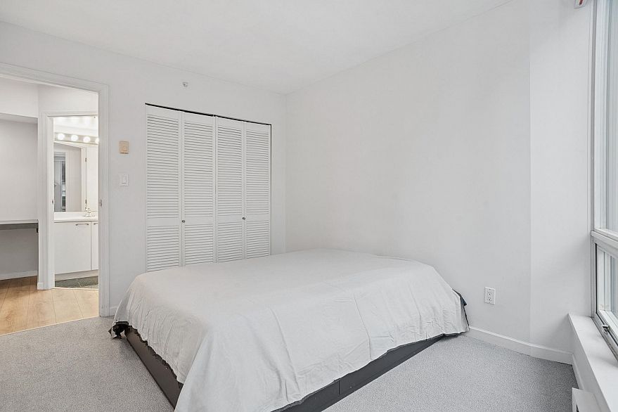 2208 1166 Melville Street