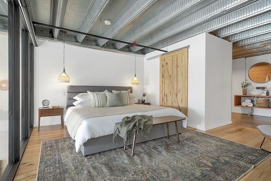 215 1220 E Pender Street