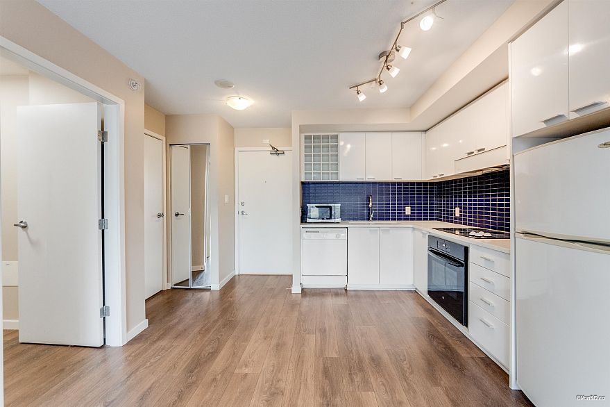 1209 131 Regiment Square