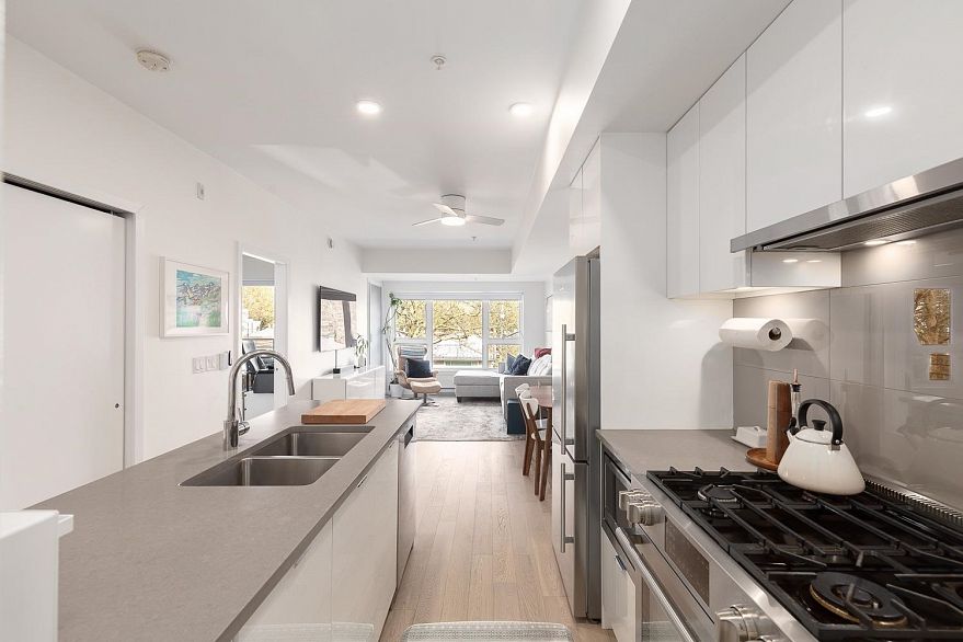 305 2666 Duke Street