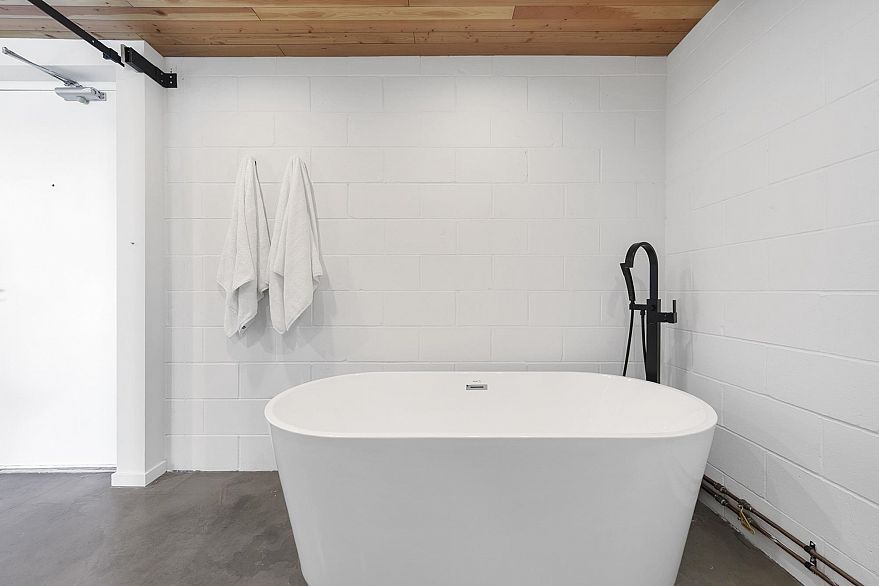 215 1220 E Pender Street