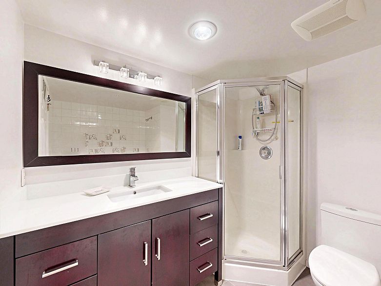 307 865 W 15th Avenue