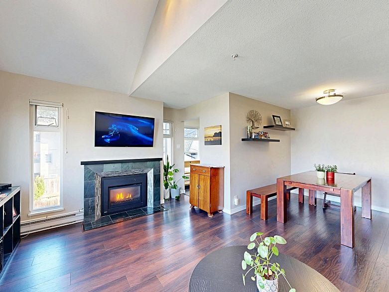 307 865 W 15th Avenue