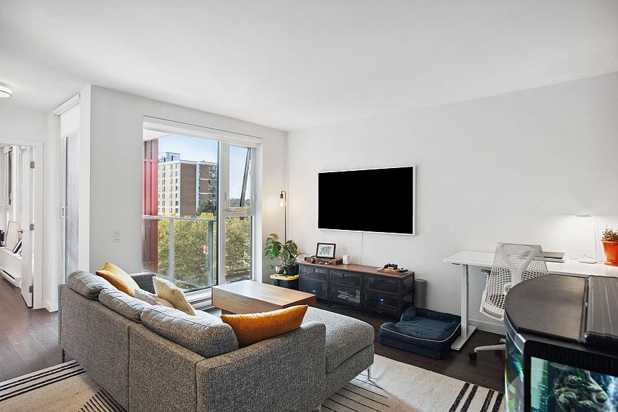 501 983 E Hastings Street