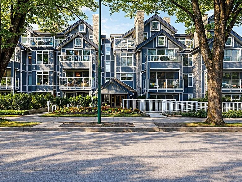 307 865 W 15th Avenue