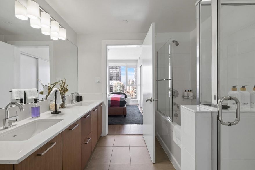 2601 1372 Seymour Street