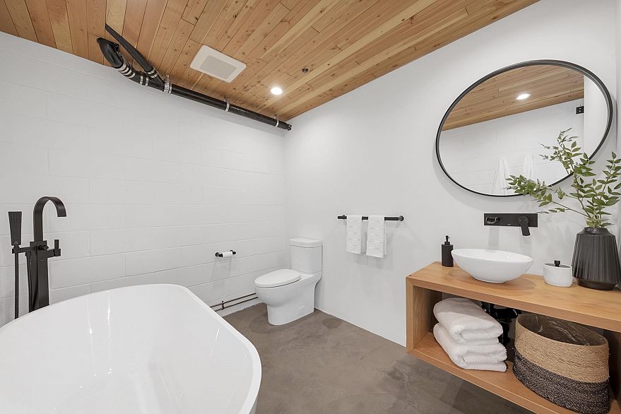 215 1220 E Pender Street