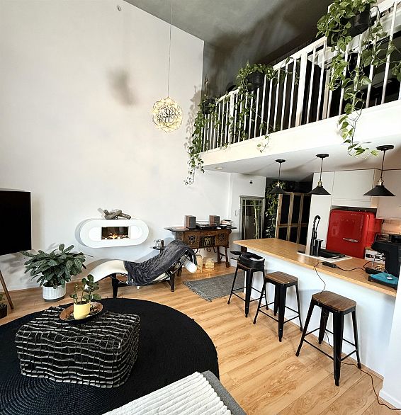 612 22 E Cordova Street