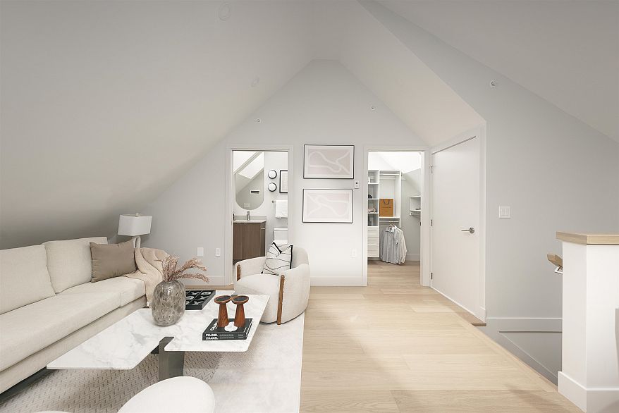 2 2637 W 12th Avenue