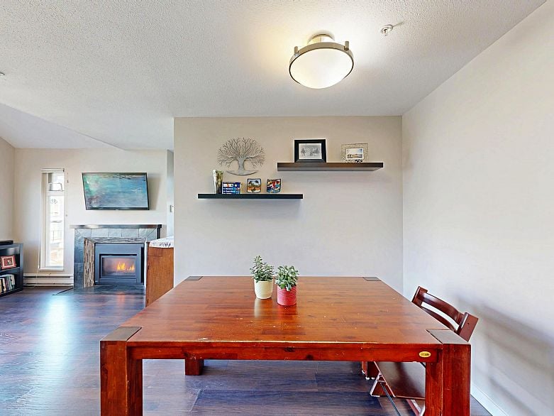 307 865 W 15th Avenue