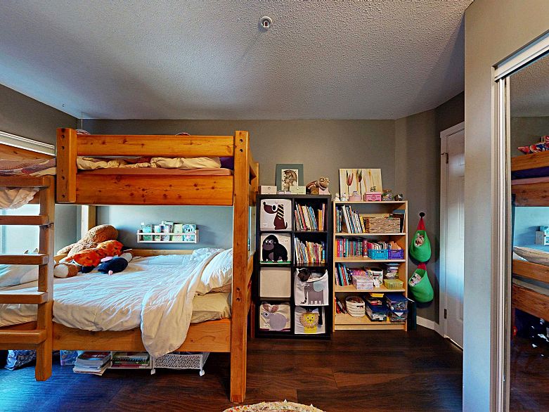 307 865 W 15th Avenue