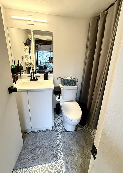 612 22 E Cordova Street