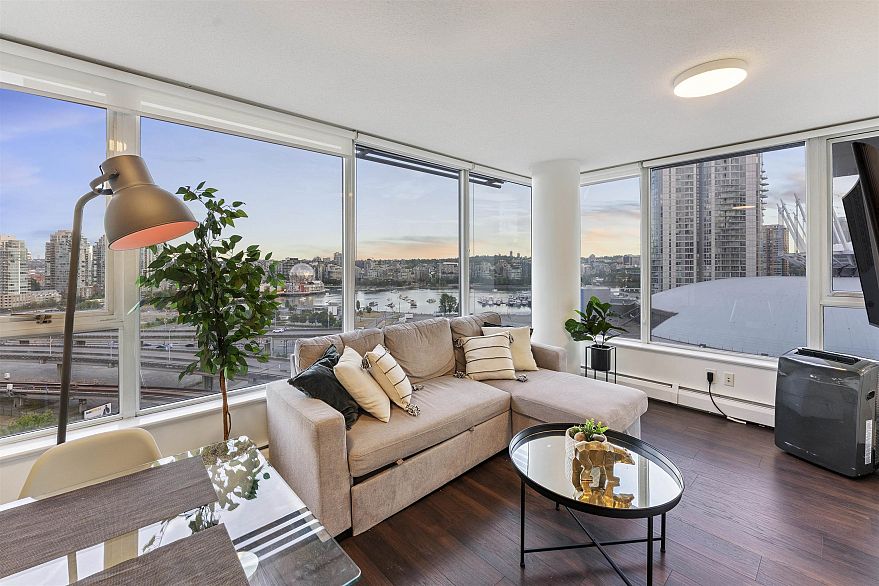 1802 688 Abbott Street