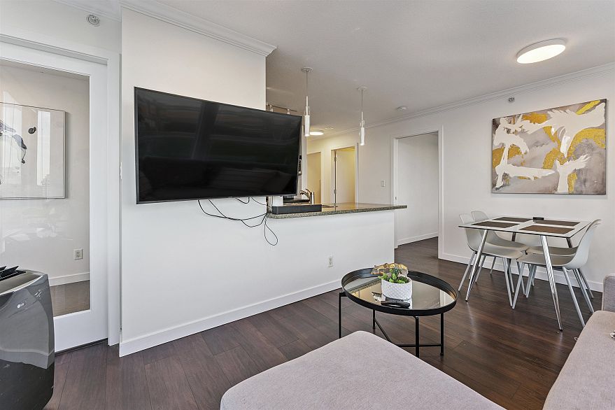 1802 688 Abbott Street