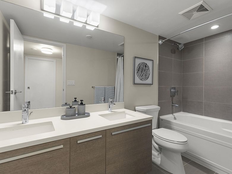 302 1323 Homer Street