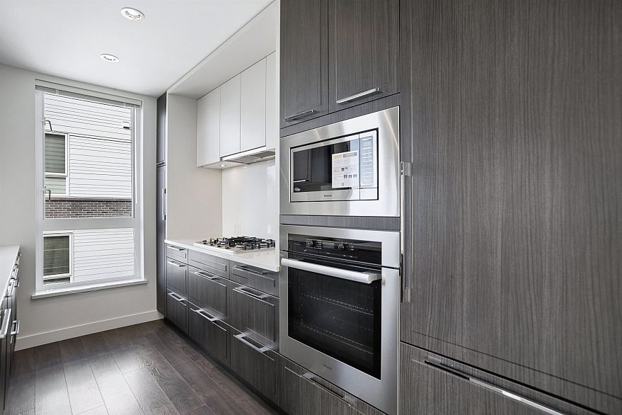 608 6677 Cambie Street