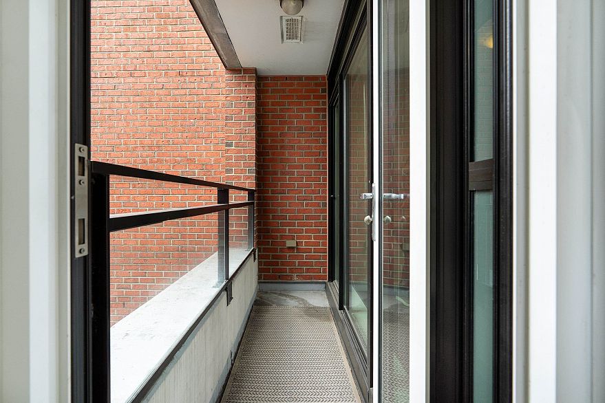 302 2321 Scotia Street