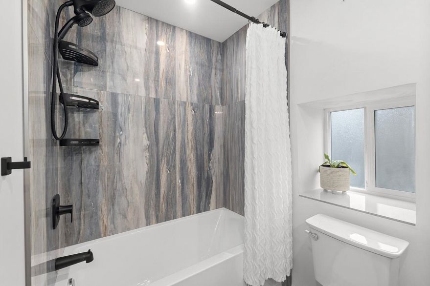 203 1943 E 1st Avenue