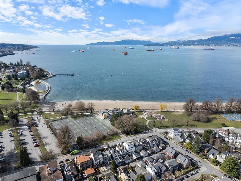 103 2110 Cornwall Avenue