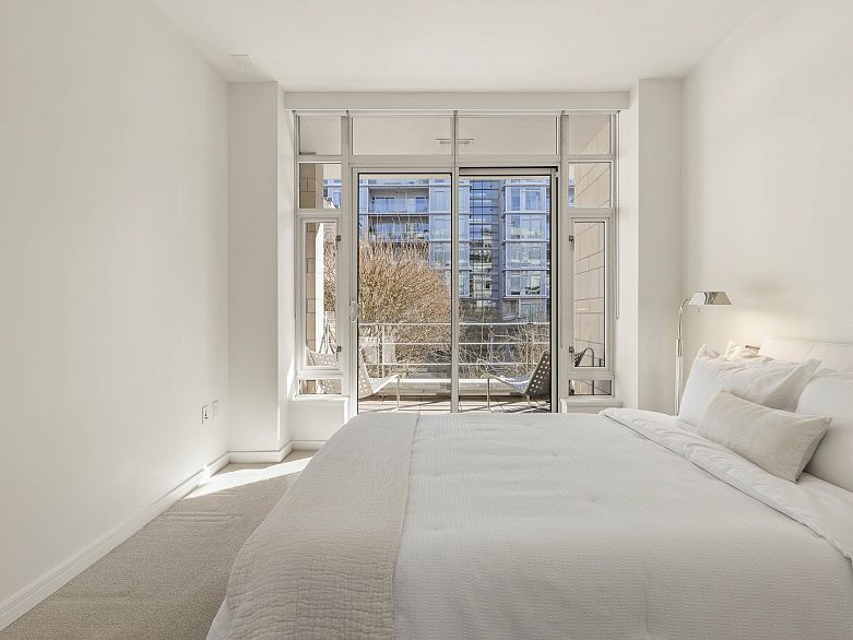 407 77 Walter Hardwick Avenue