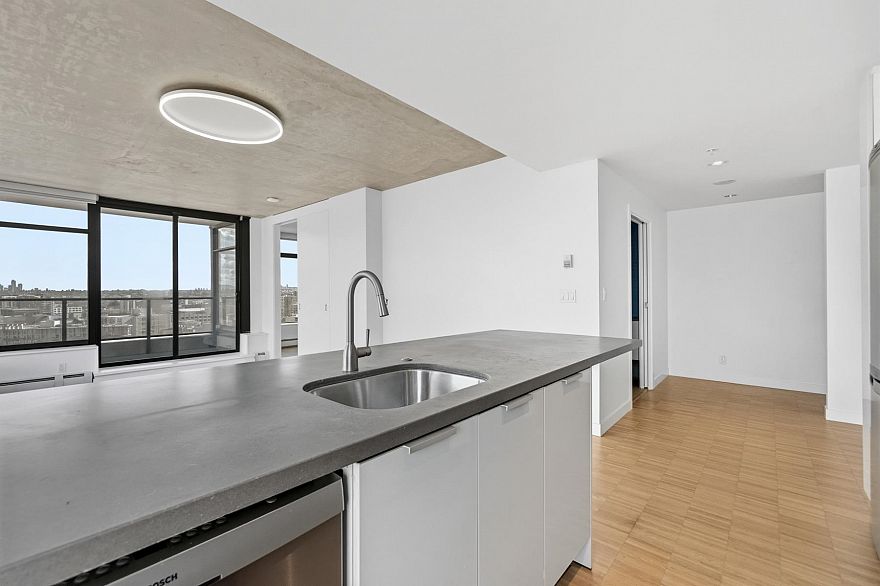 1701 108 W Cordova Street