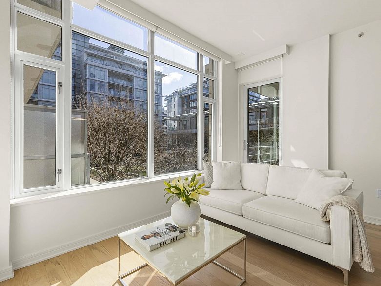 407 77 Walter Hardwick Avenue