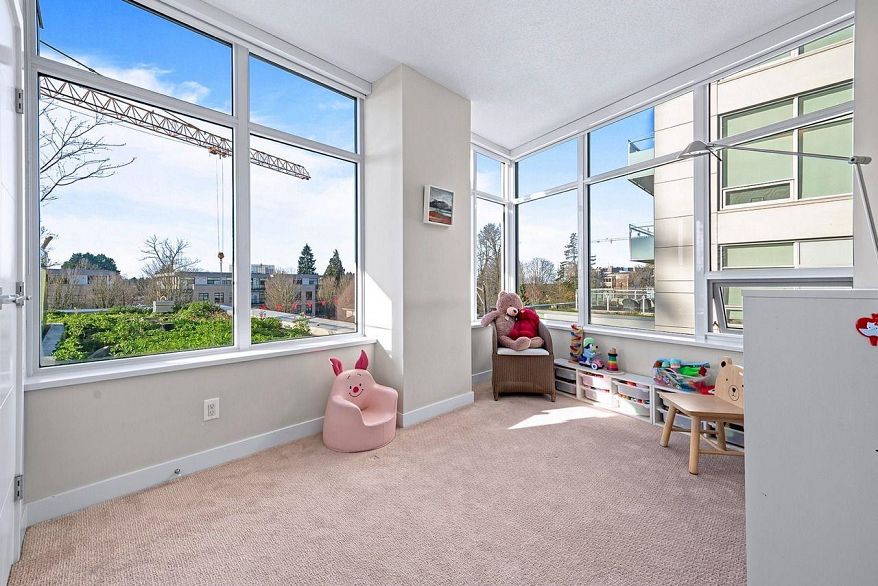 401 5033 Cambie Street