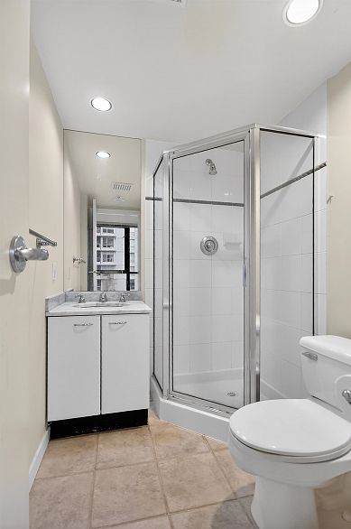 801 1367 Alberni Street