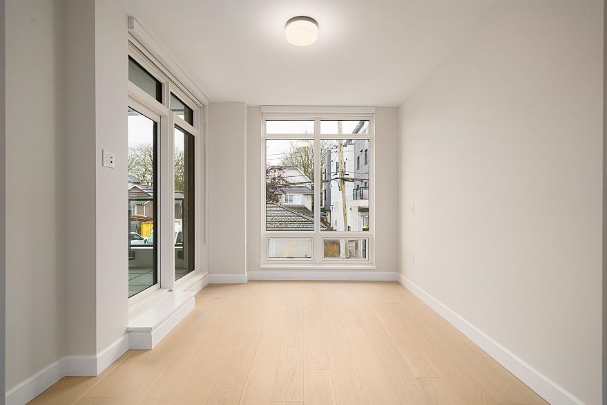 303 3668 W 10th Avenue