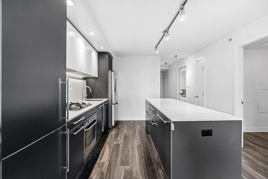 301 1762 Davie Street