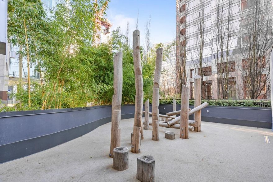 802 1568 Alberni Street