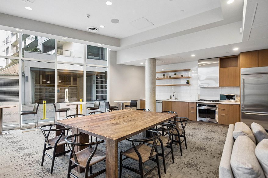 1209 111 E 1st Avenue